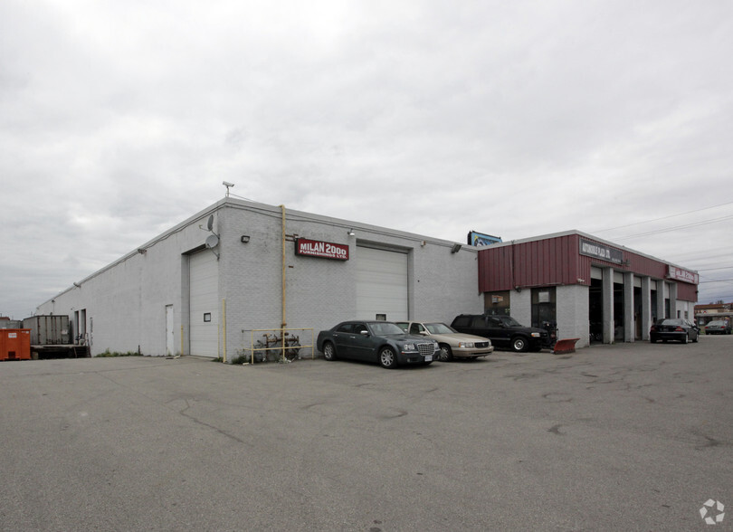 5385 Steeles Ave W, Toronto, ON for lease - Building Photo - Image 2 of 4