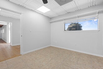 407 SE Ocean Blvd, Stuart, FL for lease Interior Photo- Image 2 of 13