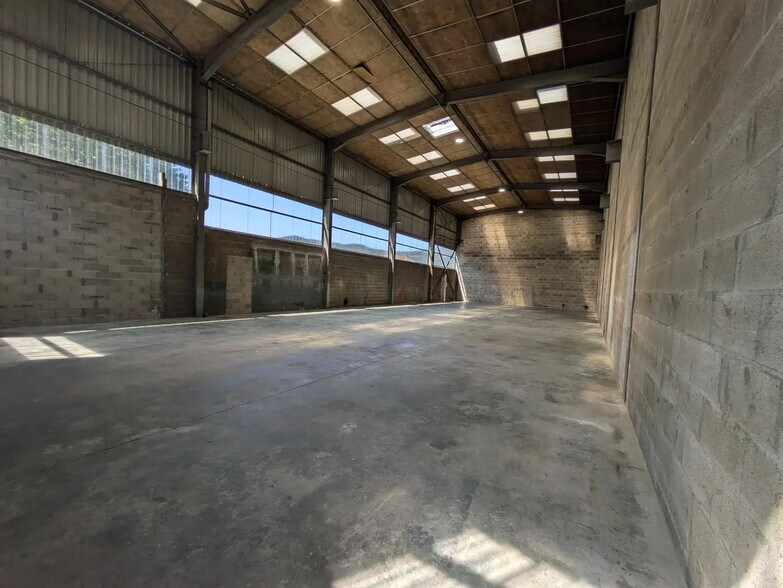 732 Avenue Aristide Briand, Vizille for lease - Interior Photo - Image 3 of 3