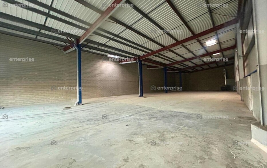 Retail in Compiègne for lease - Building Photo - Image 3 of 4