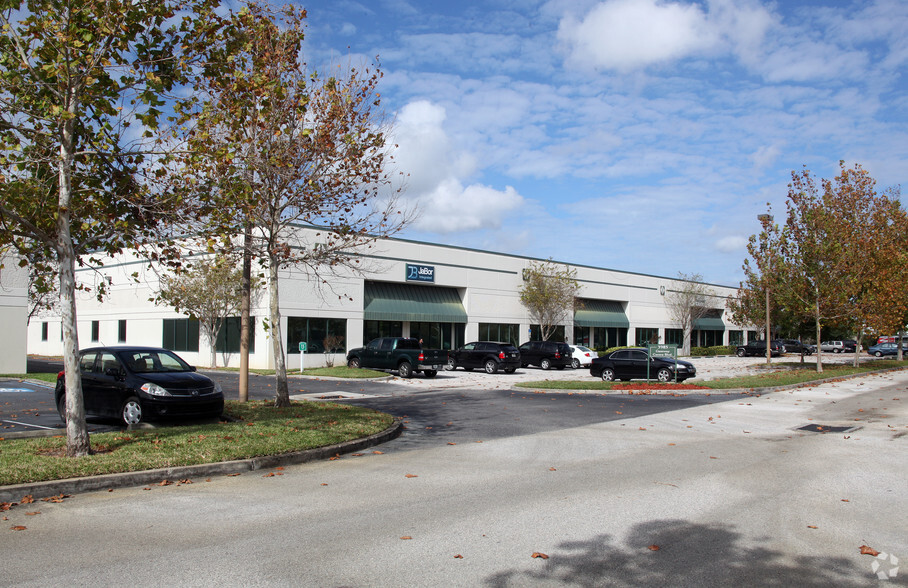 3845 Gateway Centre Blvd, Pinellas Park, FL for lease - Primary Photo - Image 2 of 3