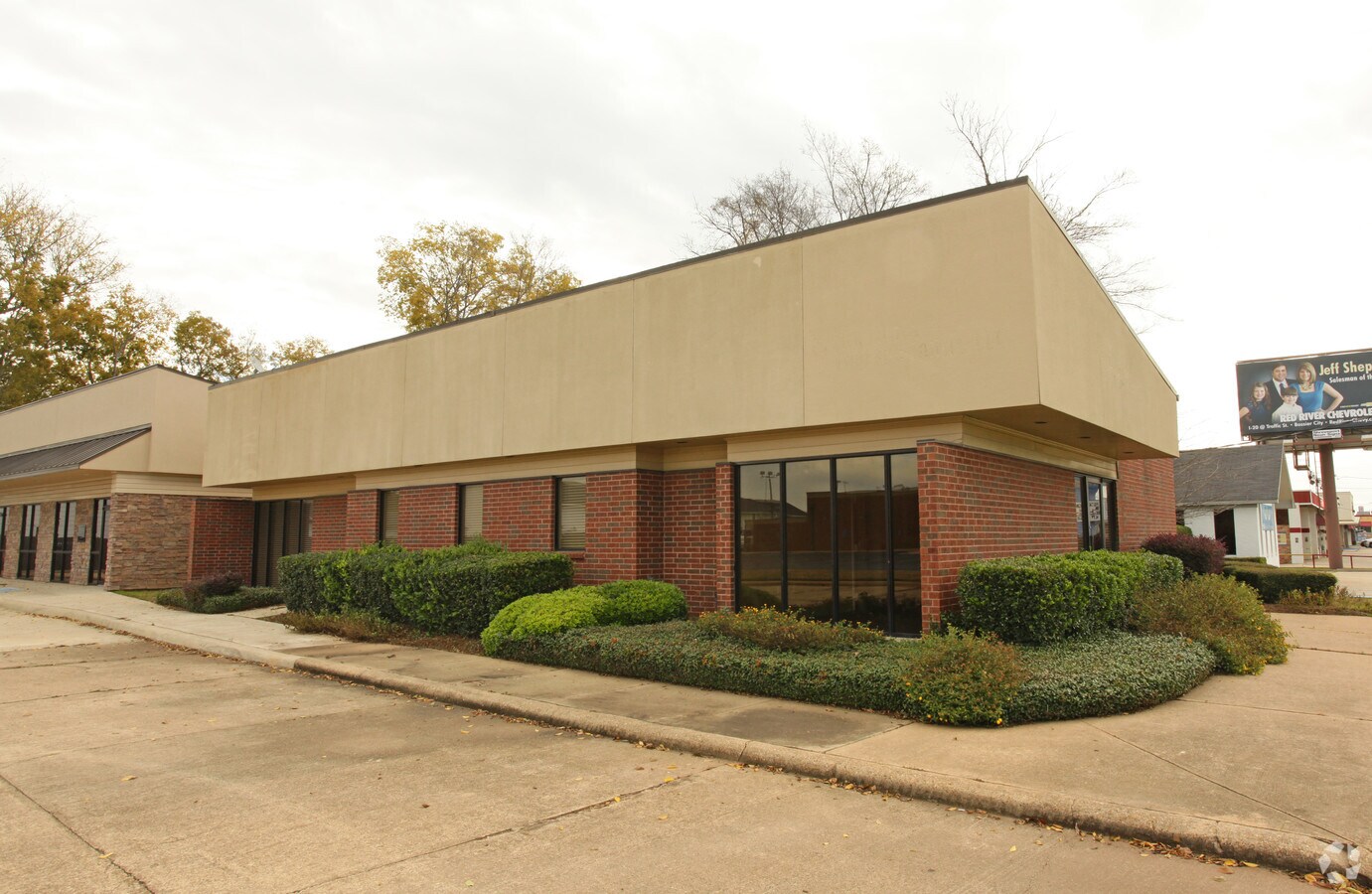 2120 Airline Dr, Bossier City, LA 71111