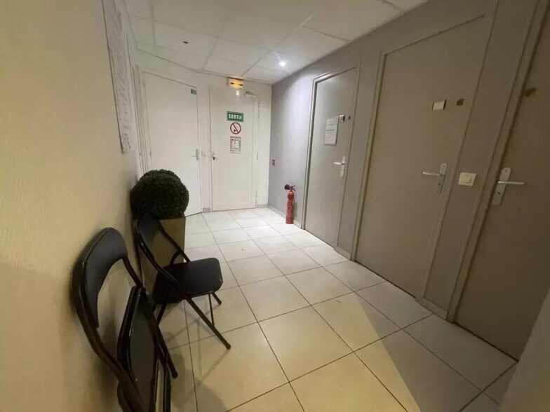 Office in Cannes for sale - Lobby - Image 2 of 2