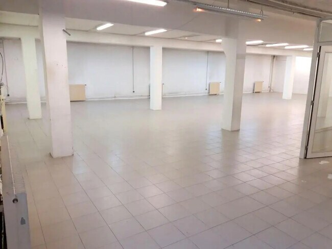 Location Local d'activités 362 m²
