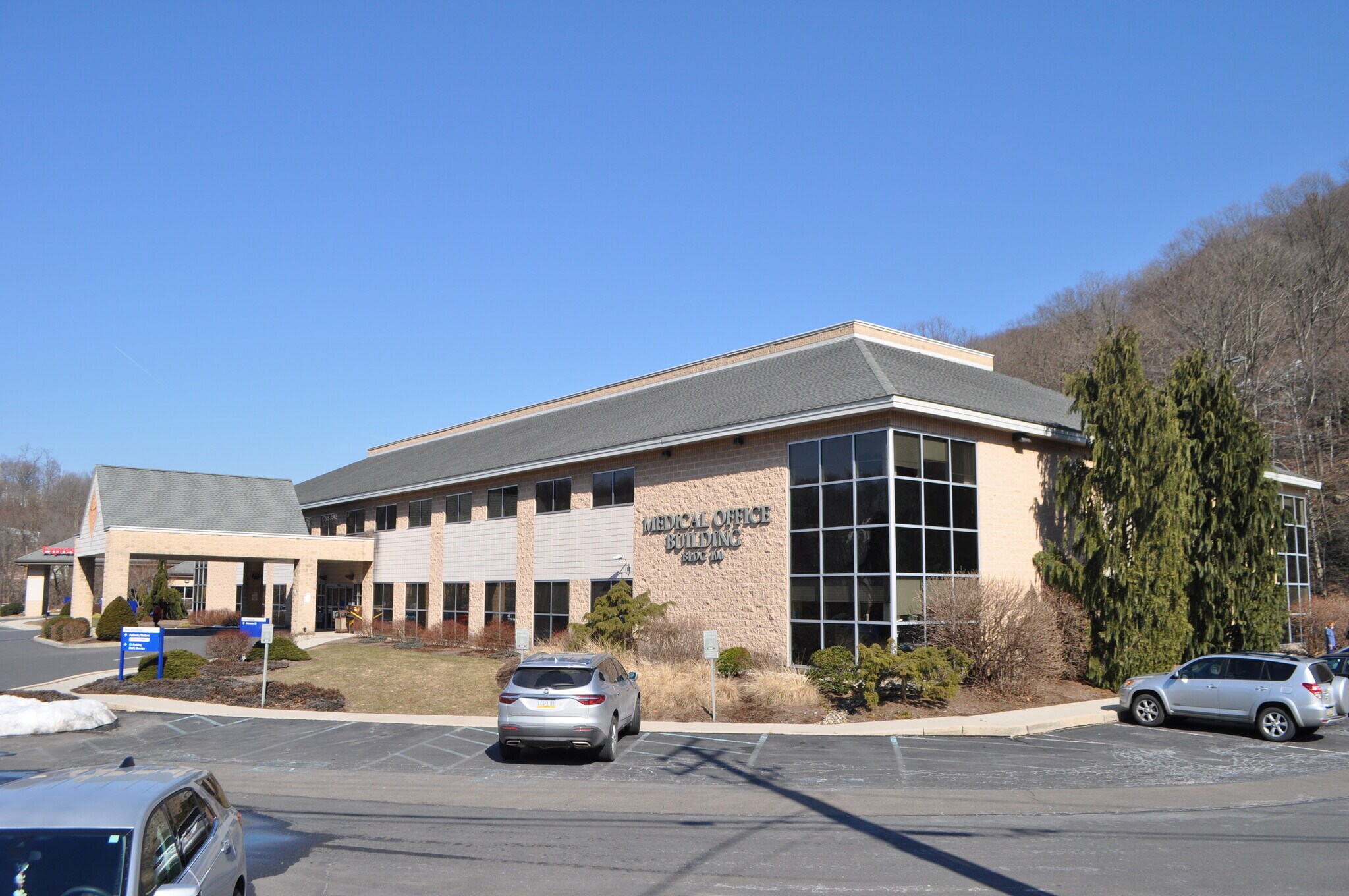 100 Schuylkill Medical Plz, Pottsville, PA for lease Building Photo- Image 1 of 14