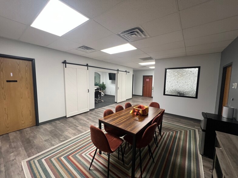 4420 NE Chouteau Tfwy, Kansas City, MO for lease - Building Photo - Image 2 of 10