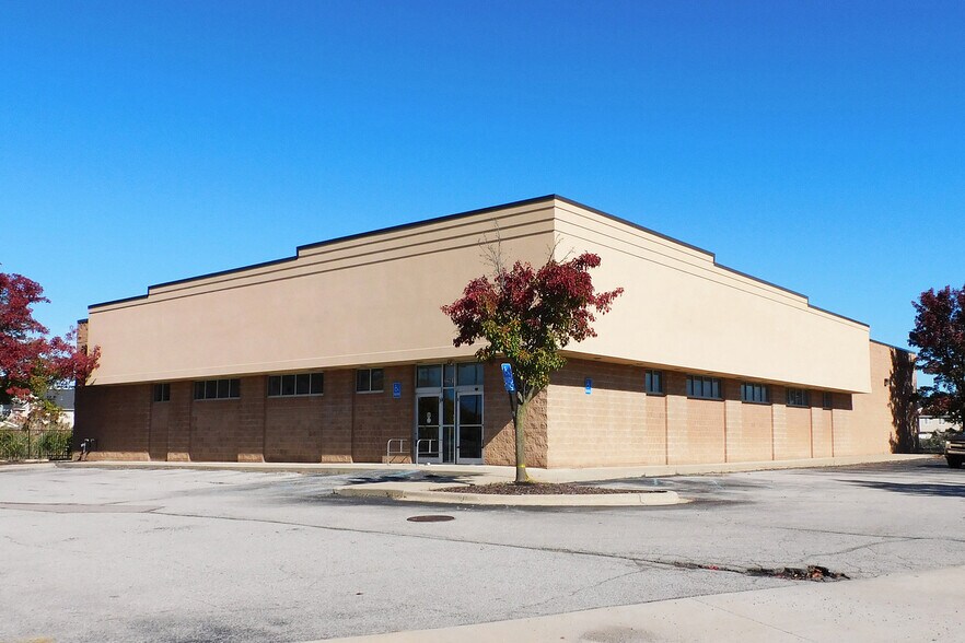 22981 Hall Rd, Woodhaven, MI for sale - Primary Photo - Image 1 of 24