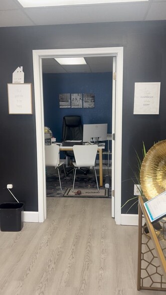 941-951 S Orange Blossom Trl, Apopka, FL for lease - Commercial Listing Video - Image 2 of 15