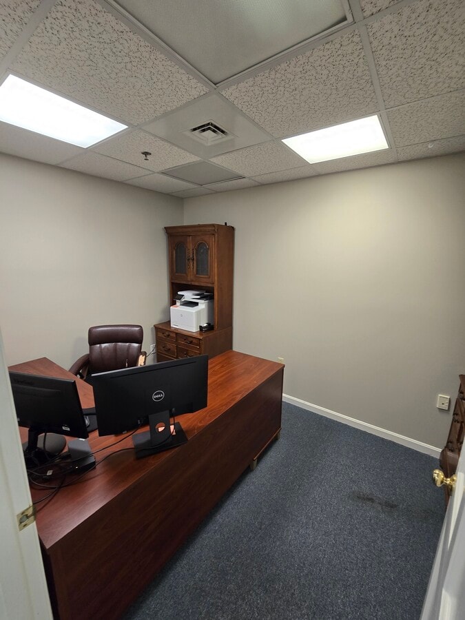 50 Nashua Rd, Londonderry, NH 03053 - Unit 303 -  - Interior Photo - Image 1 of 12