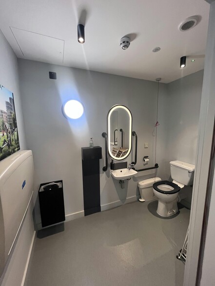 Highfield Ave, London for lease - Building Photo - Image 3 of 5