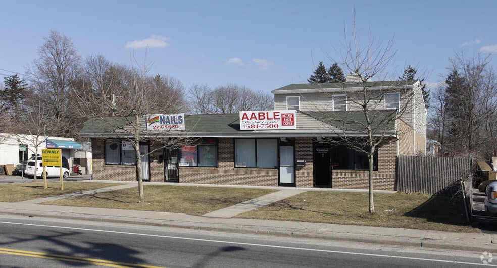 51 Carleton Ave, Islip Terrace, NY for lease - Building Photo - Image 3 of 4