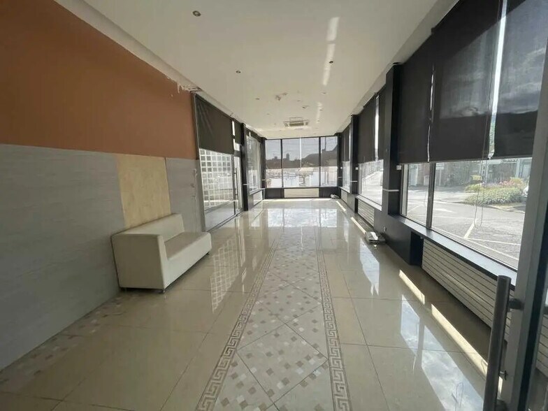 Retail in Beauvais for sale - Building Photo - Image 3 of 7