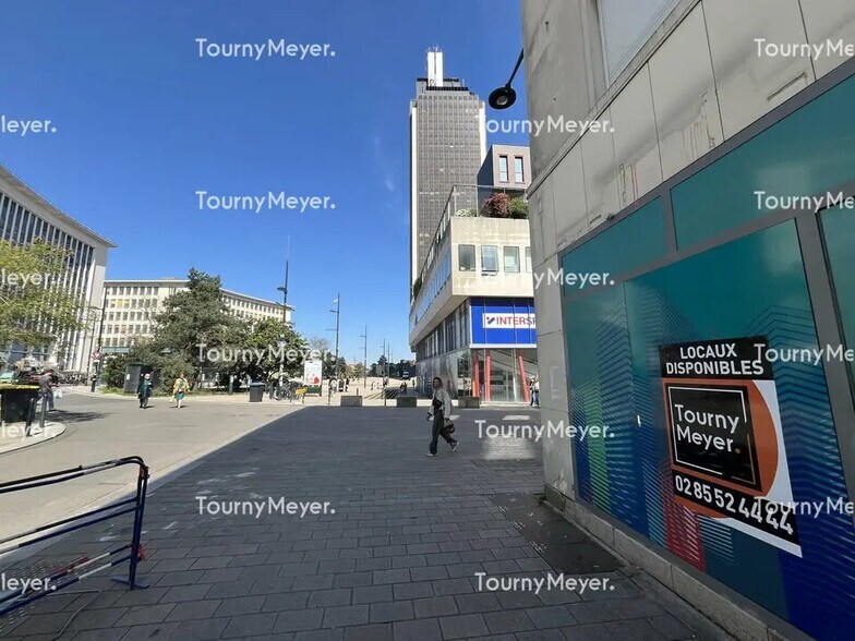 Retail in Nantes for lease - Building Photo - Image 2 of 5