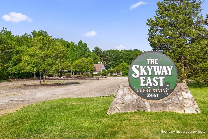 2461 Emma Ln, Mansfield, OH for sale - Building Photo - Image 3 of 8