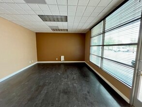 13455 Malaki Rd, Apple Valley, CA for lease Interior Photo- Image 1 of 5