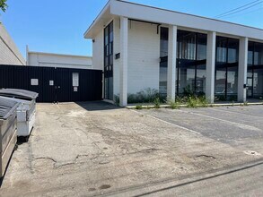 1250 Commercial Ave, Oxnard, CA for lease Building Photo- Image 2 of 10