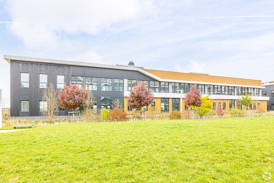 Flex in Nanterre for lease - Primary Photo - Image 1 of 3