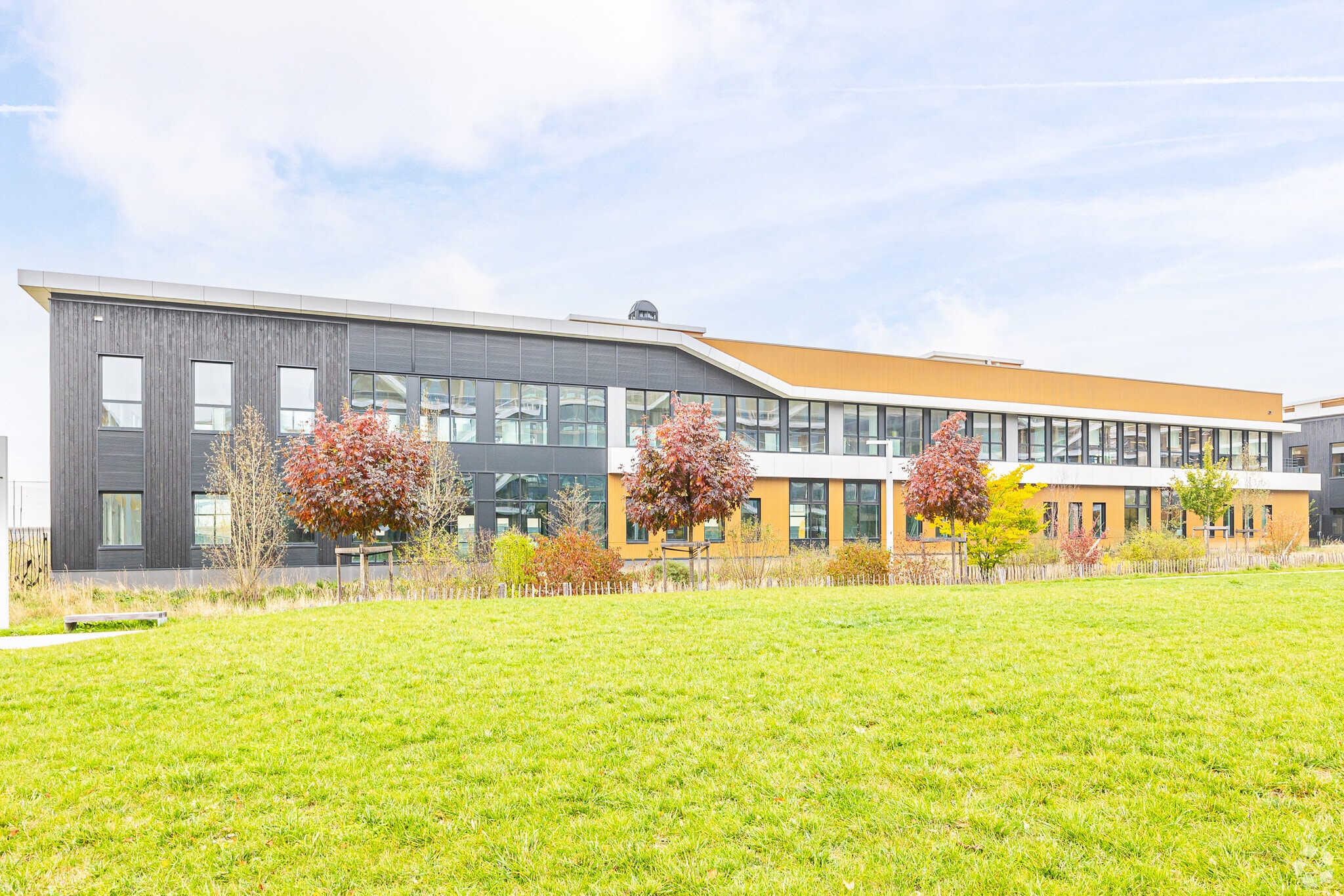 Flex in Nanterre for lease Primary Photo- Image 1 of 4