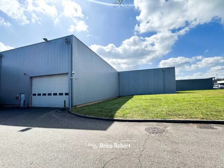 Flex in Chaponost for lease - Building Photo - Image 2 of 3