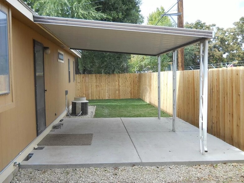 3 UNIT RENTAL INCOME PROPERTY portfolio of 2 properties for sale on LoopNet.com - Building Photo - Image 2 of 14