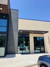 7427 Branford Pl, Sugar Land, TX for lease Building Photo- Image 2 of 4