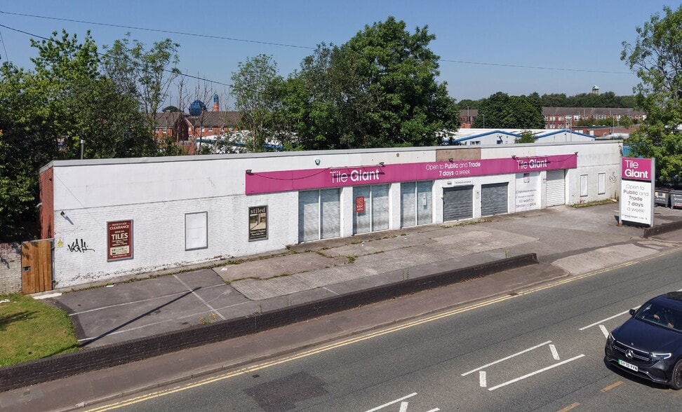 40 Oldham Rd, Rochdale for lease - Primary Photo - Image 1 of 4