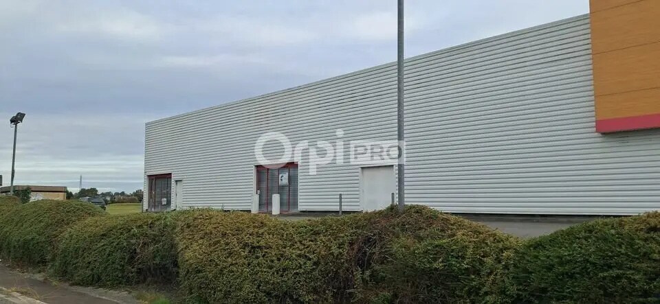 Retail in Lescar for lease - Building Photo - Image 3 of 5