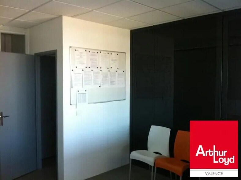 Office in Valence for lease - Building Photo - Image 3 of 4
