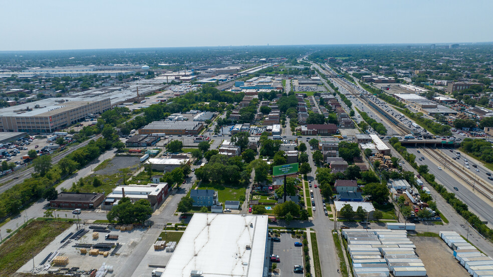 4703 W Arthington St, Chicago, IL for sale - Building Photo - Image 3 of 8