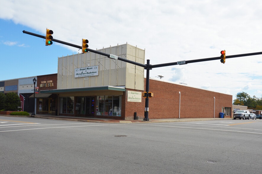 212 S Main St, Laurinburg, NC 28352 212 S. MAIN STREET & 116 E