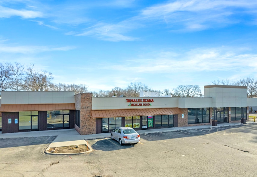 605-625 N Midlothian Rd, Mundelein, IL for sale - Building Photo - Image 1 of 8