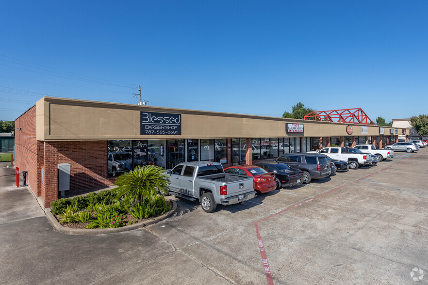 1001 Fairmont Pky, Pasadena, TX for lease - Building Photo - Image 1 of 6