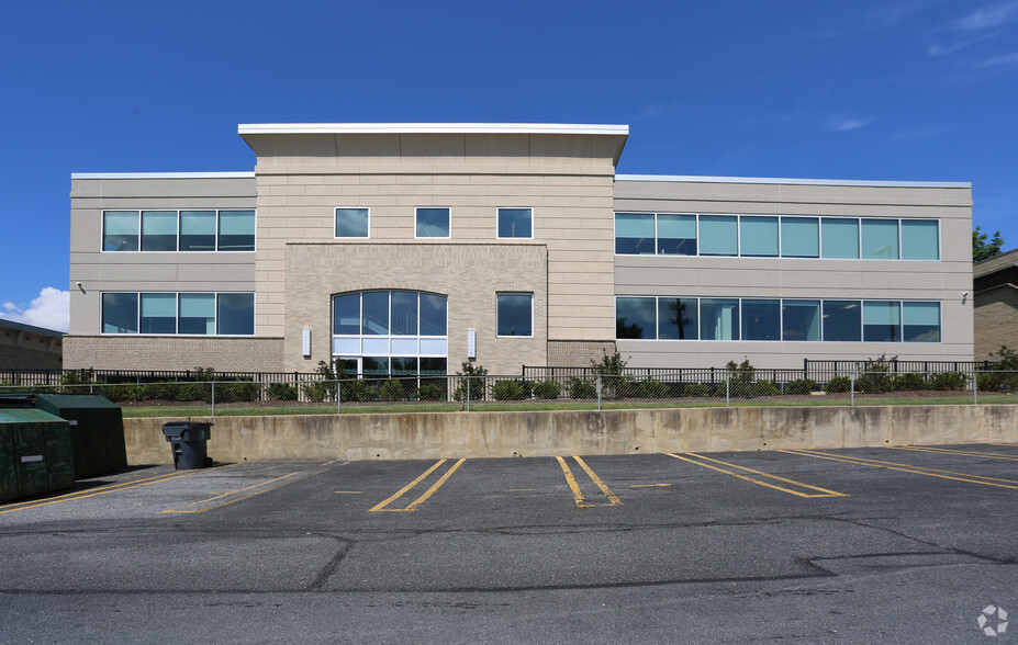 57 Randolph Rd, Silver Spring, MD for sale - Primary Photo - Image 1 of 1