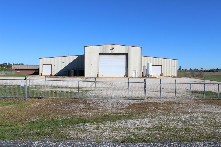 150 East Ave, Schulenburg, TX for sale - Building Photo - Image 1 of 1