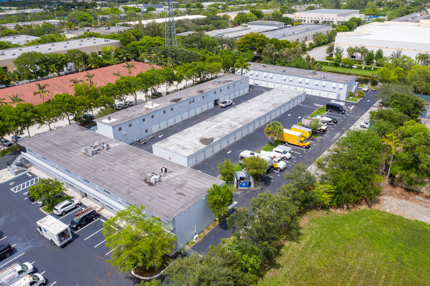 4700 N Hiatus Rd, Sunrise, FL for lease - Building Photo - Image 1 of 8