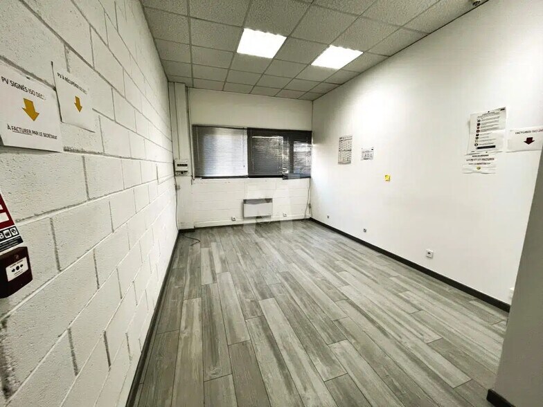 Flex in Évry-Courcouronnes for lease - Interior Photo - Image 3 of 9