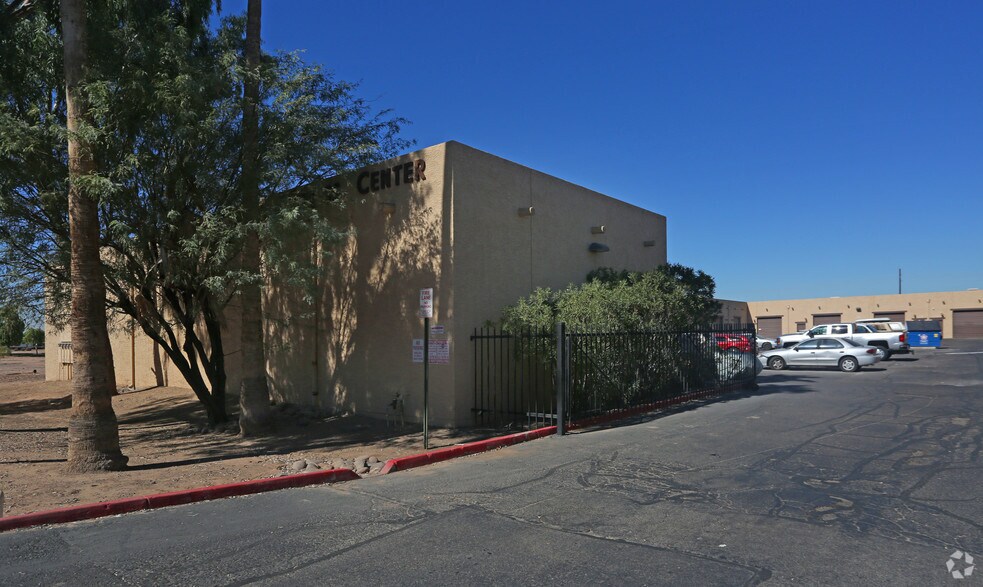 2450 E Chambers St, Phoenix, AZ for lease - Primary Photo - Image 1 of 19