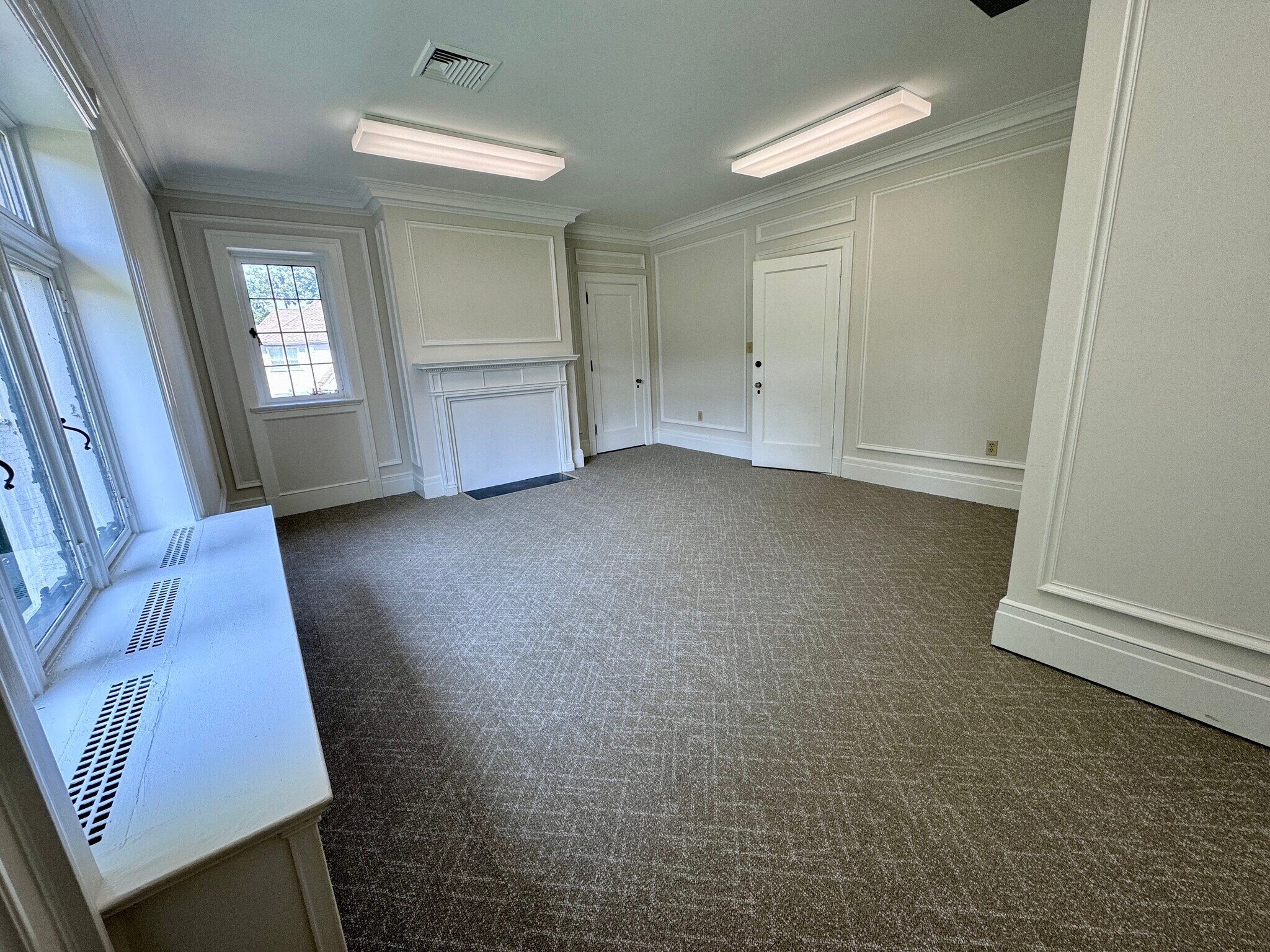 700-720 Hopmeadow St, Simsbury, CT for lease Interior Photo- Image 1 of 7