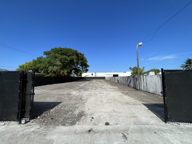 224 NW 2nd Ave, Hallandale Beach, FL for lease - Building Photo - Image 3 of 4