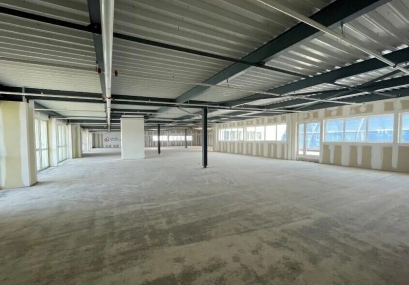 Retail in Saint-Grégoire for lease - Building Photo - Image 2 of 19