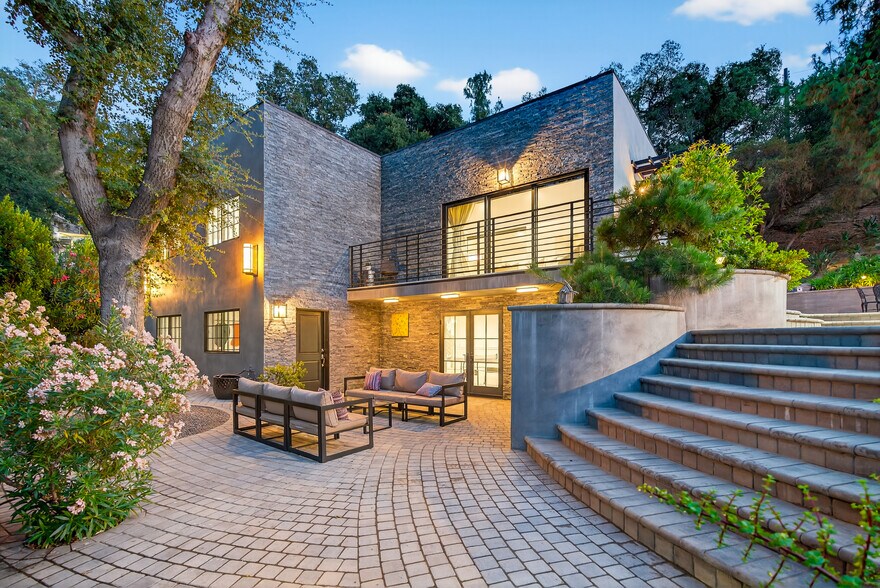 7572 McGroarty Ter, Tujunga, CA for sale - Primary Photo - Image 1 of 1