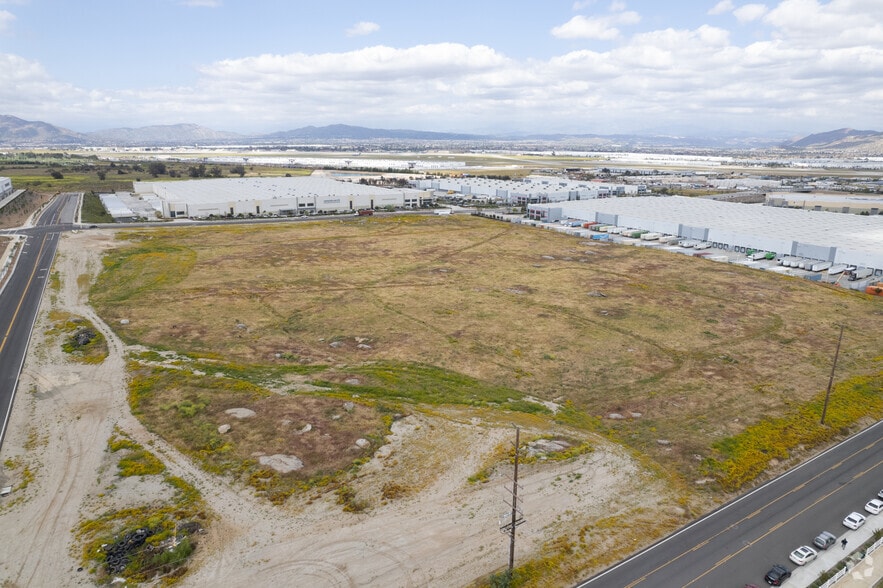 22530 Old Oleander Ave, Perris, CA for sale - Building Photo - Image 2 of 6