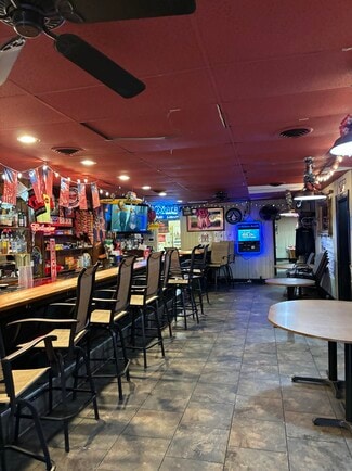 More details for 3921 Edwards Rd, Cincinnati, OH - Retail for Sale