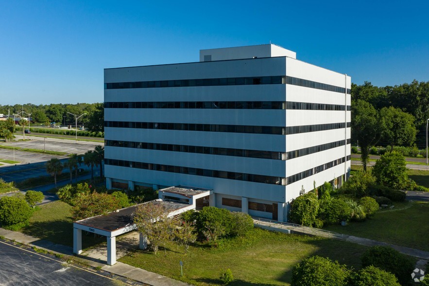 7960 Arlington Expy, Jacksonville, FL for sale - Primary Photo - Image 1 of 1