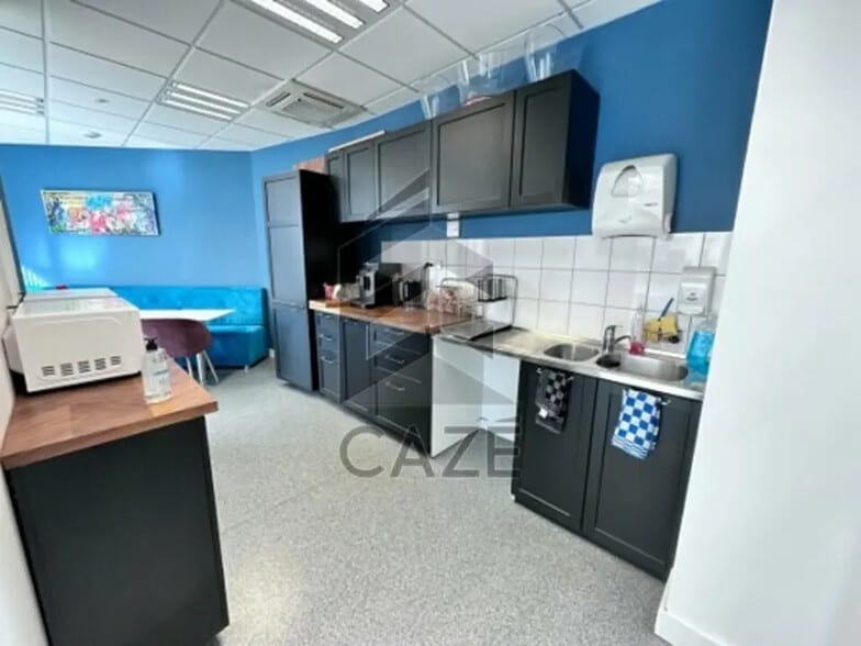 Office in Pessac for sale - Interior Photo - Image 2 of 3