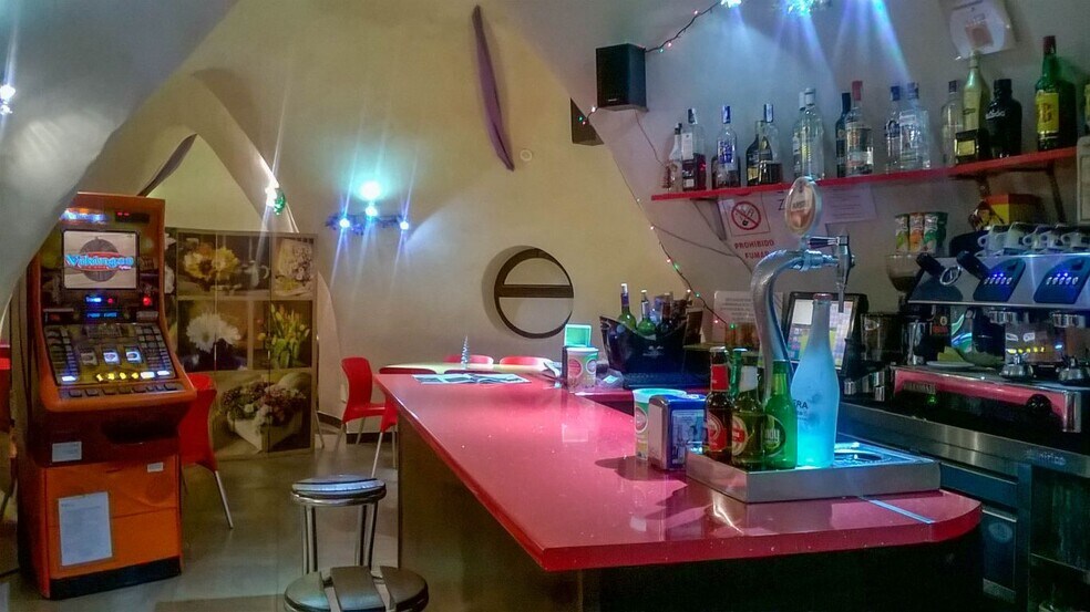 Retail in San Cebrián de Campos, Palencia for sale - Interior Photo - Image 3 of 7