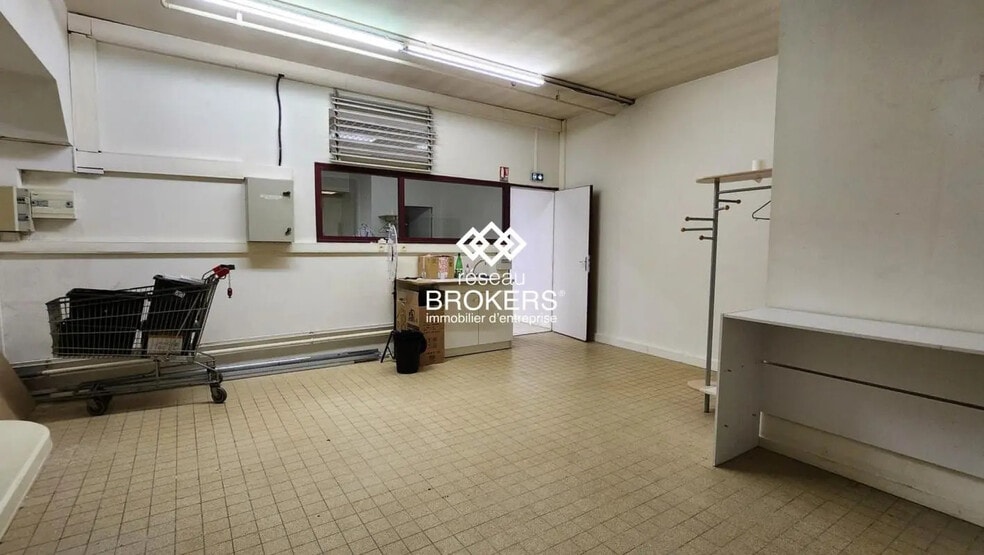 Retail in Albi for lease - Interior Photo - Image 3 of 9