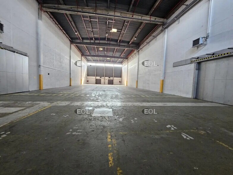 Industrial in Orly for lease - Building Photo - Image 3 of 19