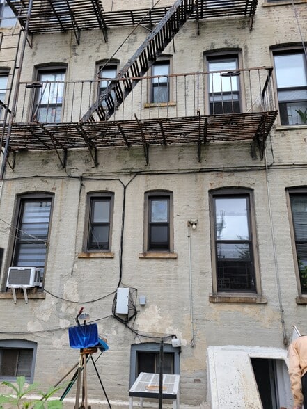 1858 Cornelia St, Ridgewood, NY for sale - Building Photo - Image 3 of 23
