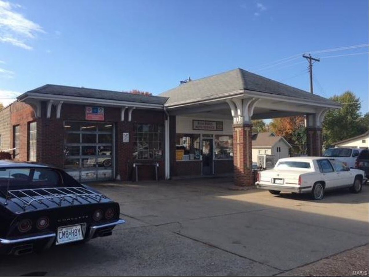 6334 Arsenal St, Saint Louis, MO 63139